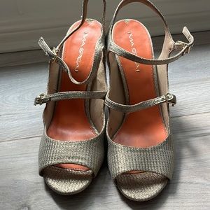 Gold sandals - Size 10M